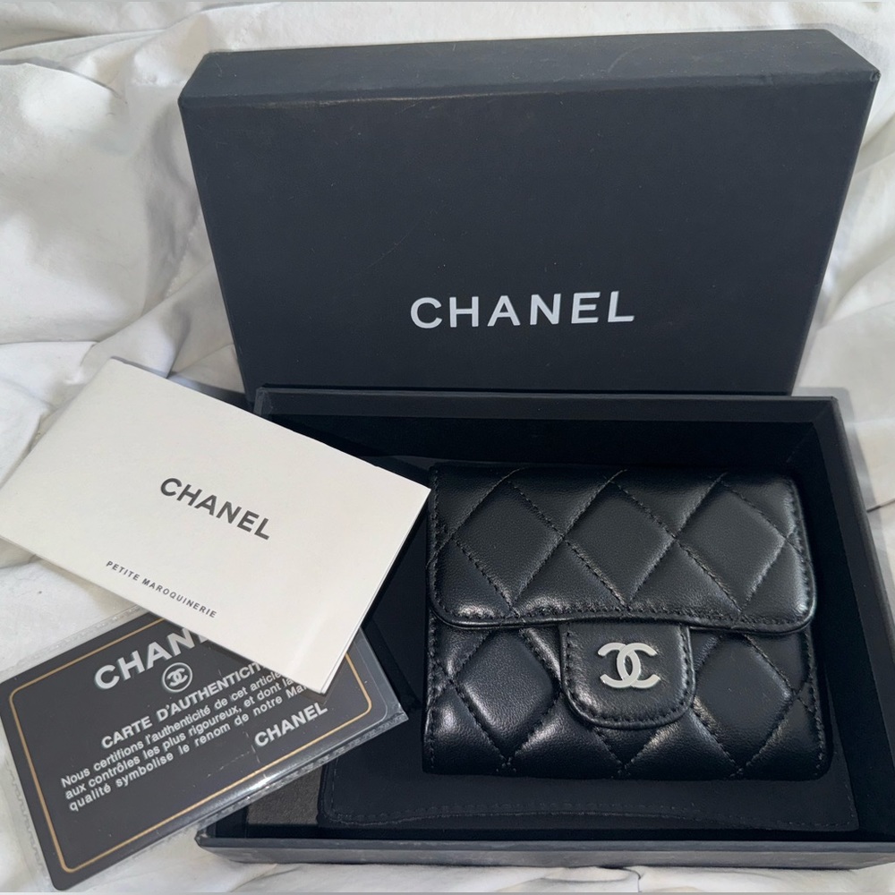 NEW Chanel Leather Card Wallet